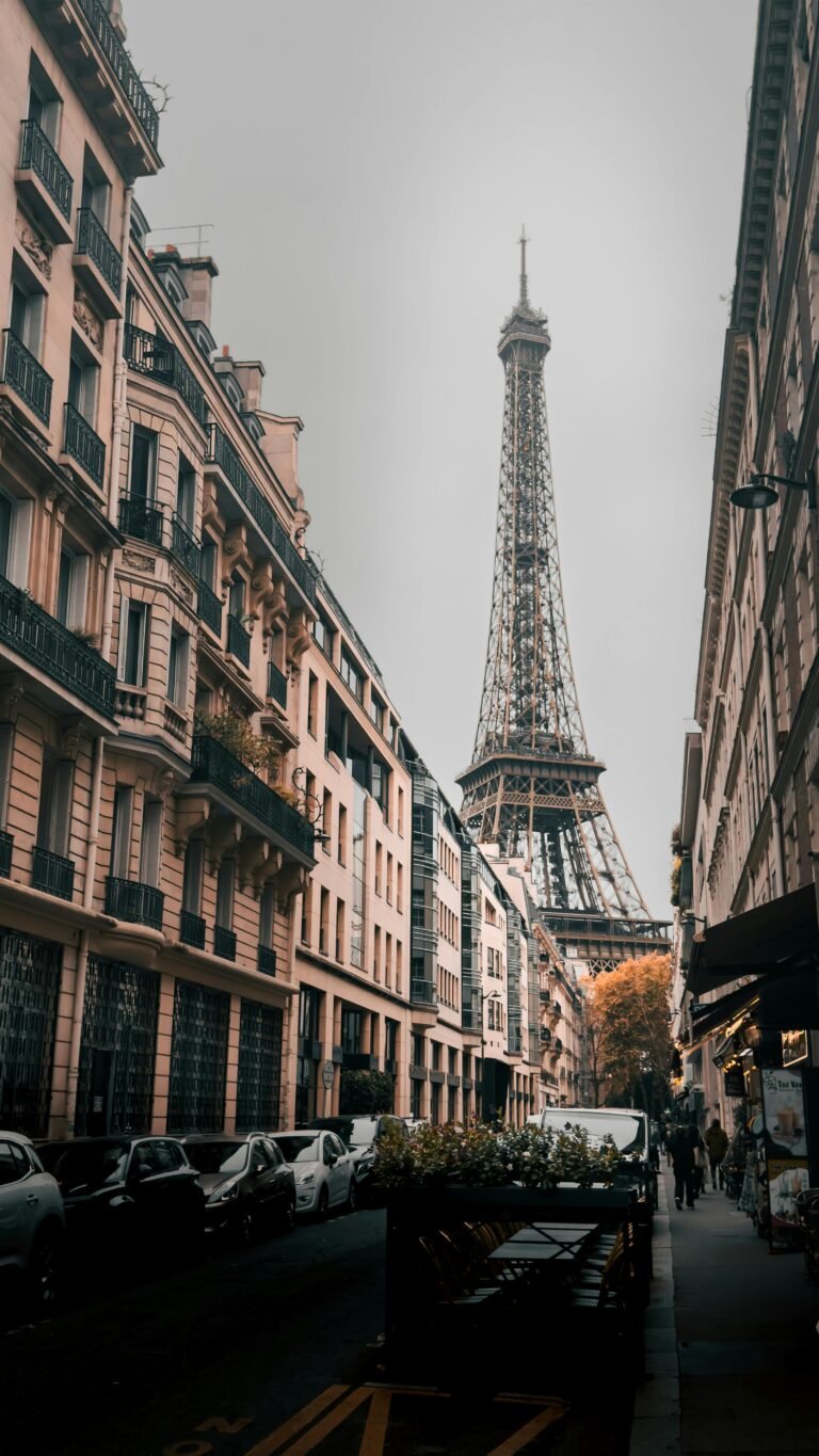 Best Areas to Stay in Paris (for Families): Safe, Central Neighborhoods + Hotels